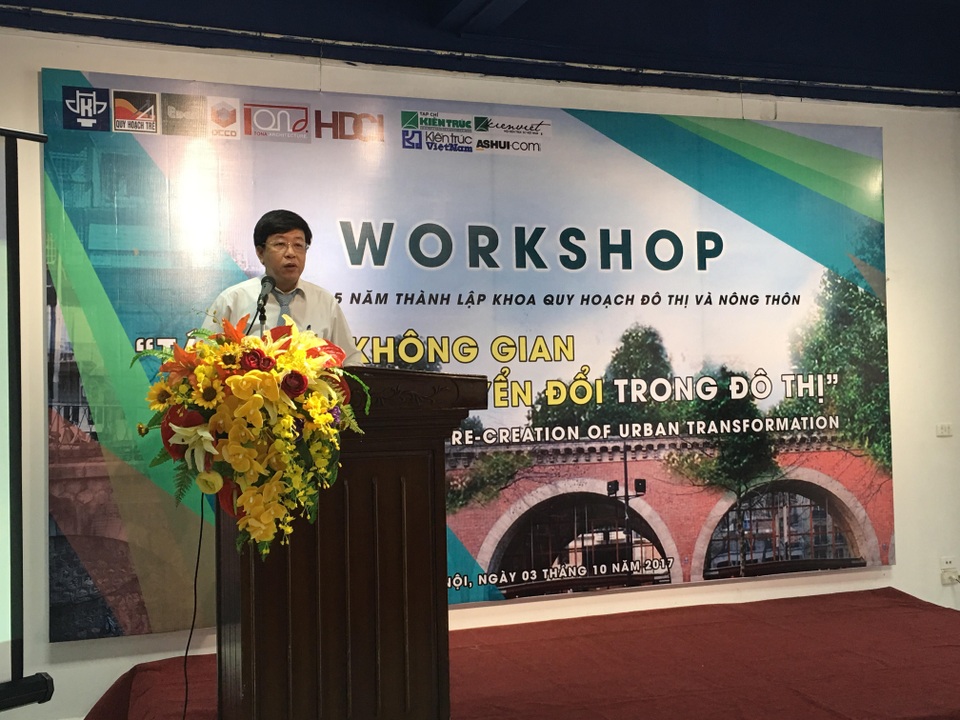 Hà Nội: Lịch sử thành phố “chảy” qua một tuyến đường vòm cầu - 1 Chủ tịch UBND quận Hoàn Kiếm Dương Đức Tuấn nhấn mạnh, đường Phùng Hưng - cầu Long Biên là một di sản sống của Hà Nội, cần hết sức bảo vệ, giữ gìn.
