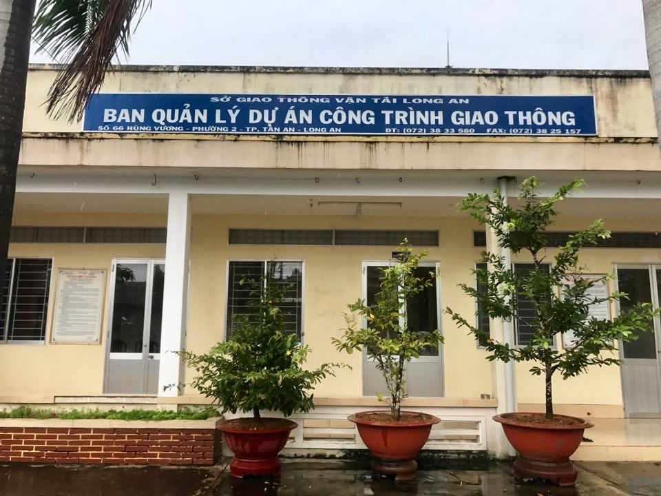 Vụ hủy thầu “khó hiểu”: Bên mời thầu lí giải những lý do vì sao đánh trượt nhà thầu! - 2 Nhà thầu tố bên mời thầu là Ban Quản lý dự án công trình giao thông thuộc Sở GTVT tỉnh Long An đã đánh giá hồ sơ dự thầu thiếu thuyết phục.