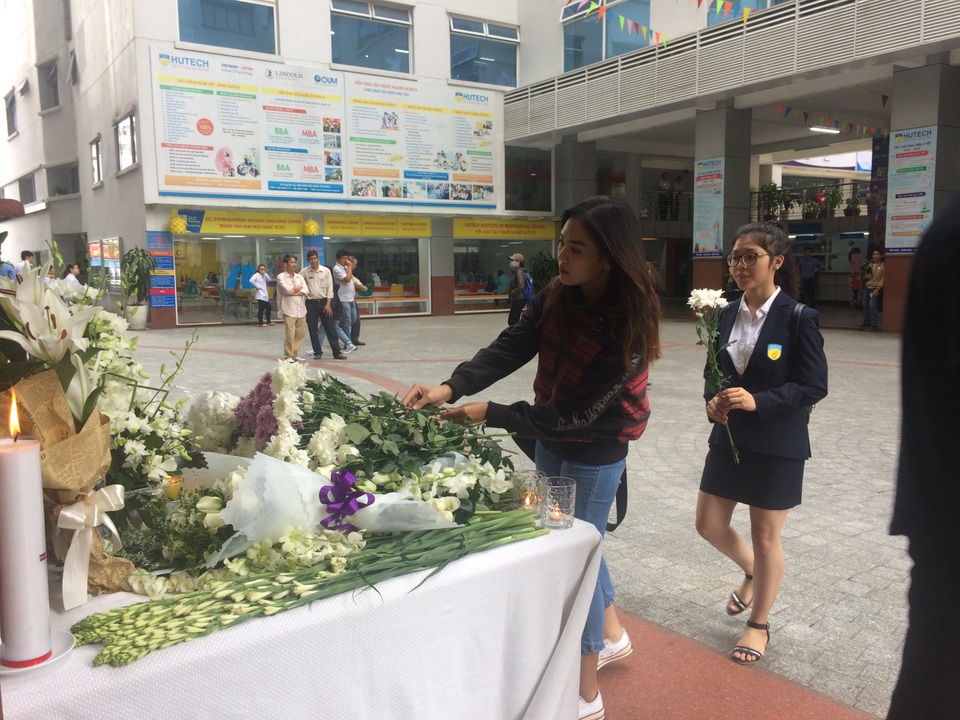 Nam sinh chết trong sân trường: Do mảnh vữa rơi trúng đầu - 2 Nam sinh chết trong sân trường: Do mảnh vữa rơi trúng đầu - 2