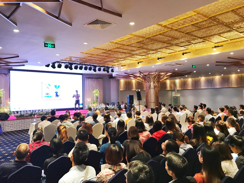 Cục Thương mại điện tử: "Niềm tin giữa người tiêu dùng với người bán hàng thấp" - 1 Lớp học bán hàng trong mùa mua sắm cuối năm thu hút sự chú ý và tham gia của hơn 500 doanh nghiệp lớn, nhỏ.