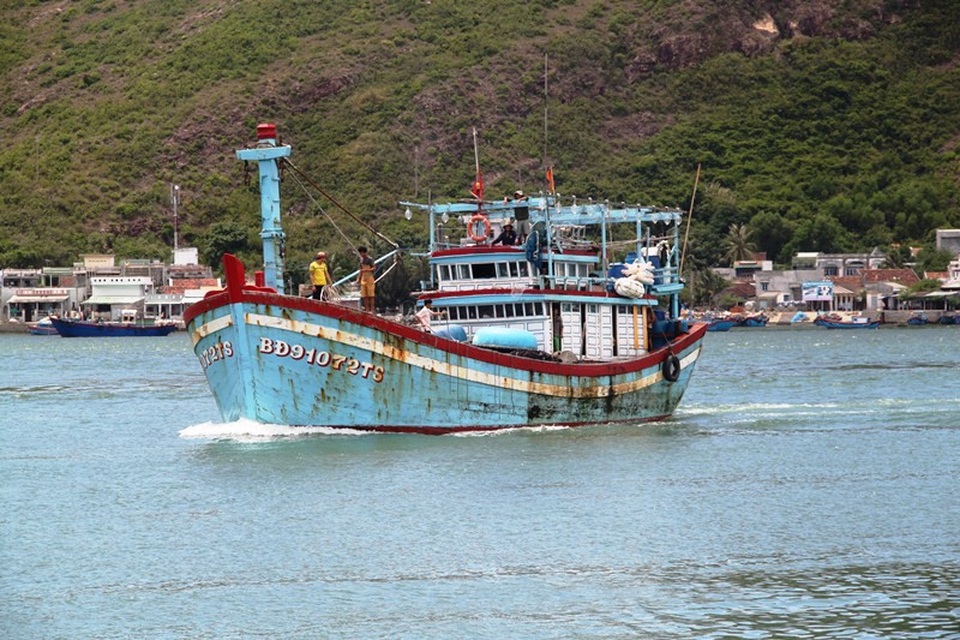 Đề xuất đổ 439.000 m3 bùn thải xuống biển Quy Nhơn - 1 Cơ quan chức năng tỉnh Bình Định đang xem xét đề xuất đổ 439.000 m3 bùn nạo vét luồng cảng Quy Nhơn ra biển Quy Nhơn