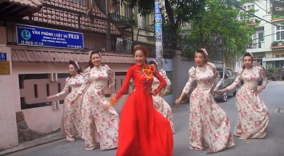 Sốt clip cưới "60 năm cuộc đời" của cặp vũ công Sài Gòn - 3 Sốt clip cưới "60 năm cuộc đời" của cặp vũ công Sài Gòn - 3