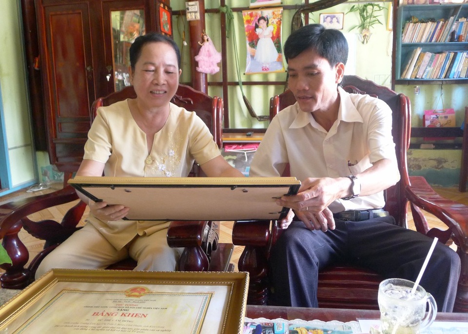 Chuyện những giáo viên đến xứ “muỗi kêu như sáo thổi” gieo chữ - 2 Khi đến Vĩnh Thuận công tác, khi đó thầy Nguyễn Thanh Dũng mới 20 tuổi