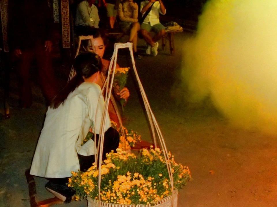 “Trang phục Hội An-Ký ức thời gian” là hoạt cảnh tái hiện các hoạt động, cuộc sống sinh hoạt cũng như giới thiệu trang phục truyền thống Hội An từ đầu thế kỷ 19