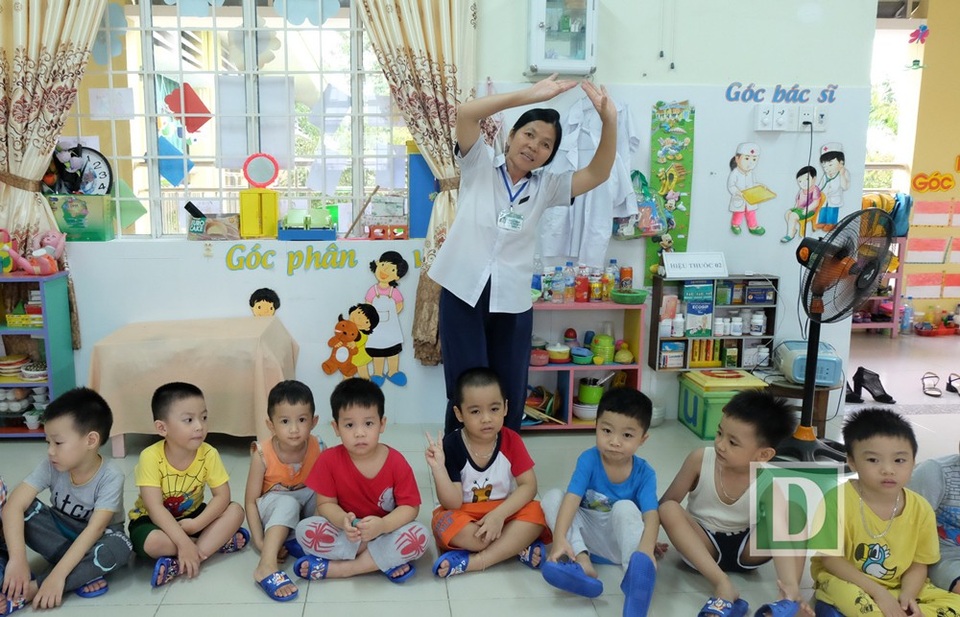 Cô giáo mầm non xin thôi làm hiệu phó vì... nhớ học trò - 2 Cô Phượng Hải và các em học sinh ở Trường Mầm non Hoa Ban