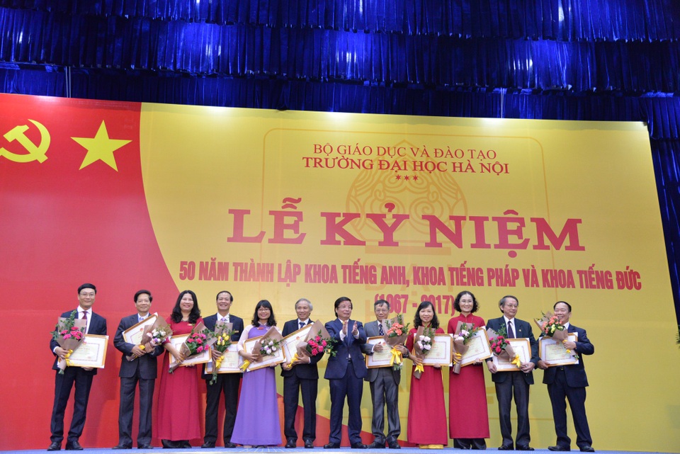 Kỷ niệm 50 năm thành lập khoa tiếng Anh, tiếng Pháp, tiếng Đức - 1