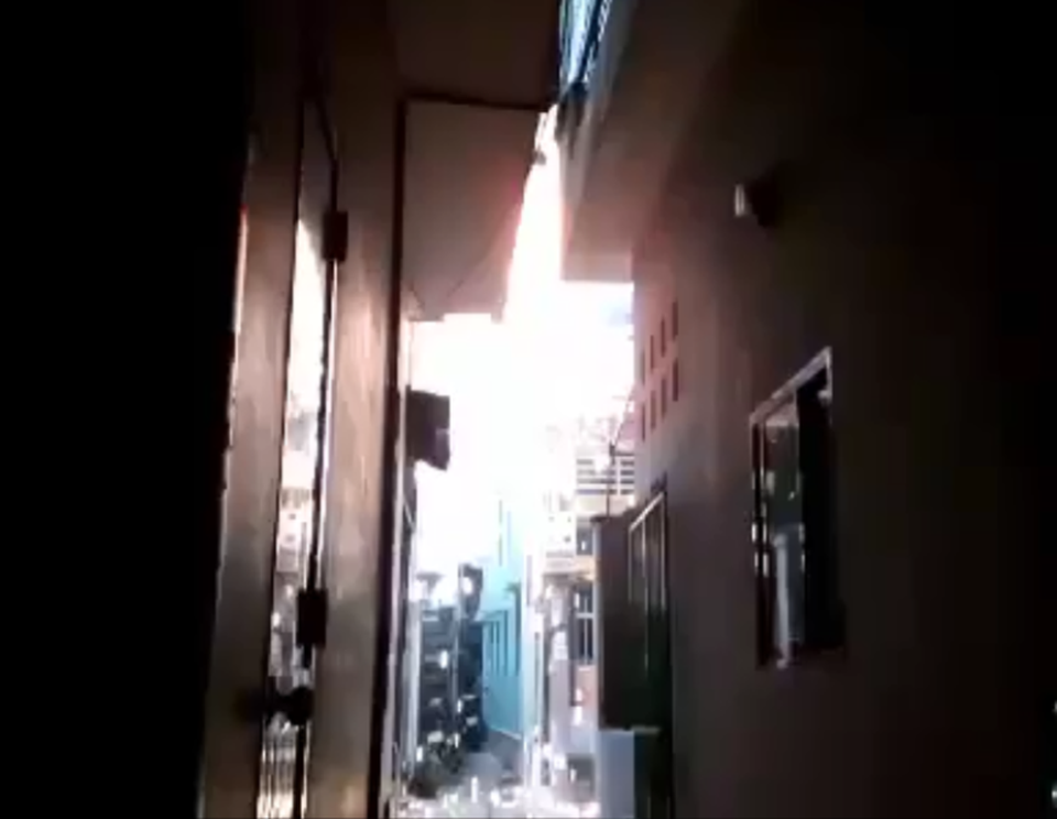 Trụ điện nổ đùng đùng như pháo hoa