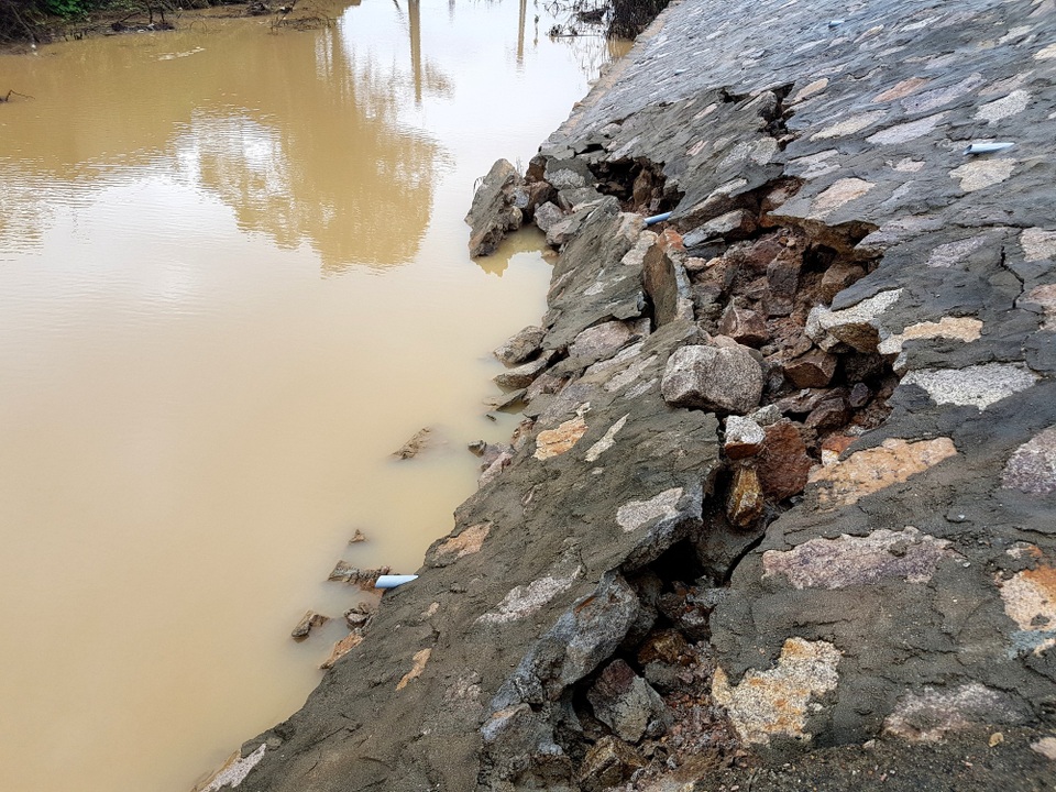 Khẩn trương khắc phục sự cố sạt lở trên cao tốc Đà Nẵng - Quảng Ngãi - 2 Chân mố A2 cầu Kỳ Lam bị sạt lở nhưng chủ đầu tư không thể sửa chữa được