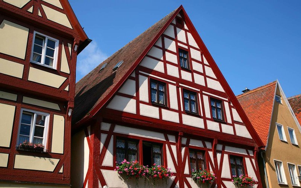 Kỳ lạ ngôi làng nơi mọi ngôi nhà đều dát bằng hàng triệu hạt kim cương - 4