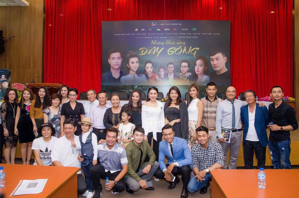 Quốc Thái, Bích Trâm tái ngộ khán giả với “Những khúc sông dậy sóng” - 2 Quốc Thái, Bích Trâm tái ngộ khán giả với “Những khúc sông dậy sóng” - 2