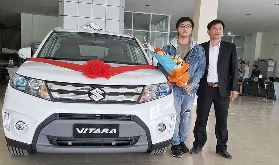 Chàng trai 21 tuổi dùng tiền làm thêm mua ô tô 800 triệu đồng tặng bố - 1 Câu chuyện con trai tặng xe cho bố thu hút hàng nghìn lượt cảm xúc từ cộng đồng mạng