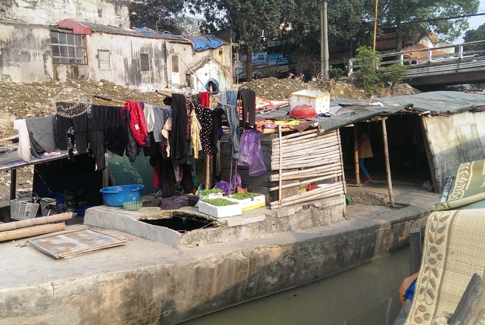 Mọi hoạt động ăn, uống, sinh hoạt đều diễn ra ngay trên thuyền như một “ngôi nhà di động”