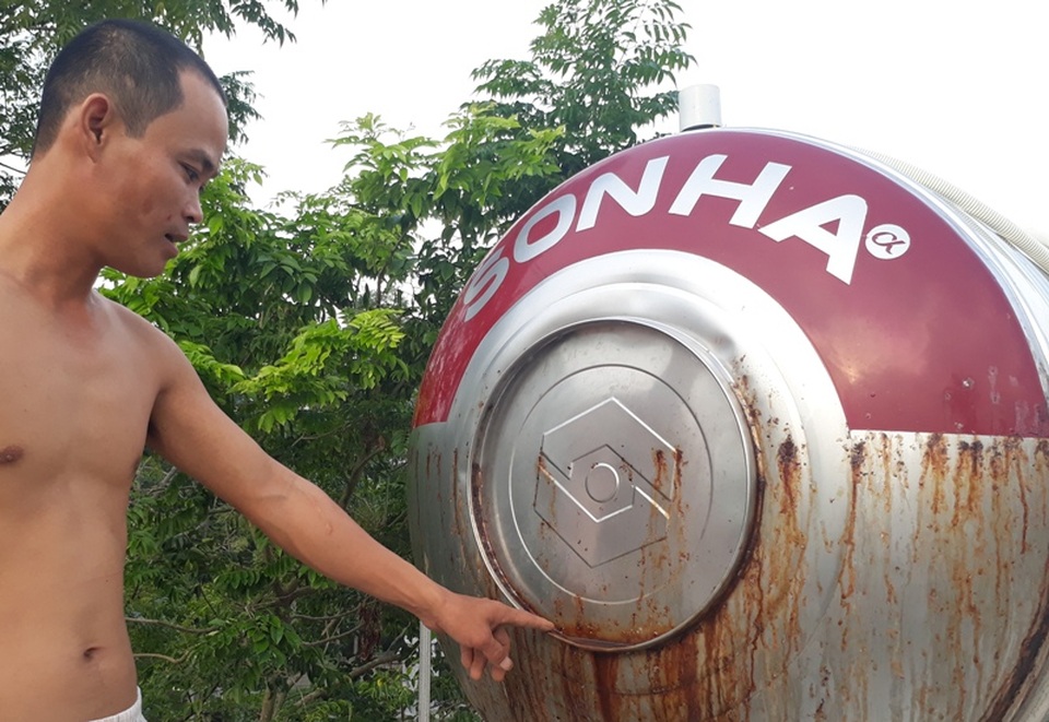 Bình nước mới đưa vào sử dụng 3 tháng đã có dấu hiệu hoen rỉ