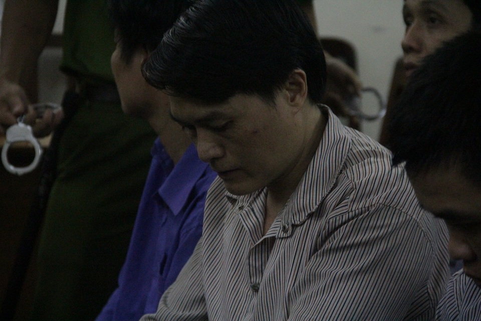 “Đại bàng” phòng giam đánh chết bạn tù thoát án tử - 2 Bị cáo Hoài bị tuyên phạt 15 năm tù.