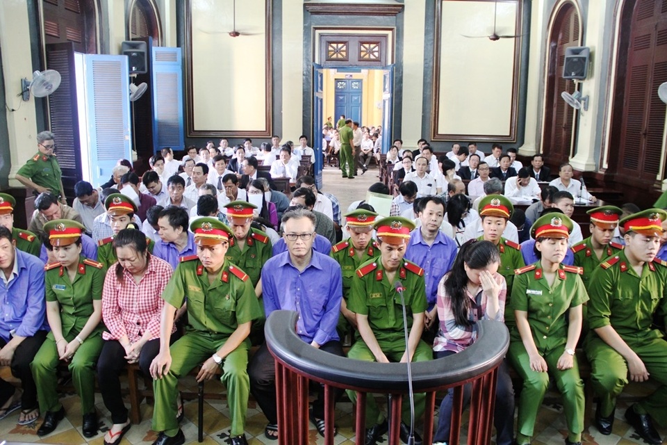34 cán bộ Hải quan An Giang sắp hầu tòa - 1 Các bị cáo liên quan tới vụ án xảy ra tại Hải quan cửa khẩu Bình Khánh được Bộ Công an tách ra xử lý riêng.