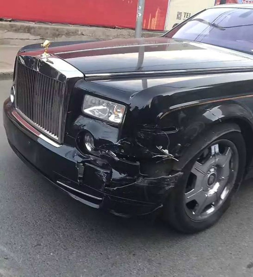 Sau tai nạn, chủ xe Rolls-Royce bảo tài xế xe Hyundai "bán nhà đi" - 2 Sau tai nạn, chủ xe Rolls-Royce bảo tài xế xe Hyundai "bán nhà đi" - 2