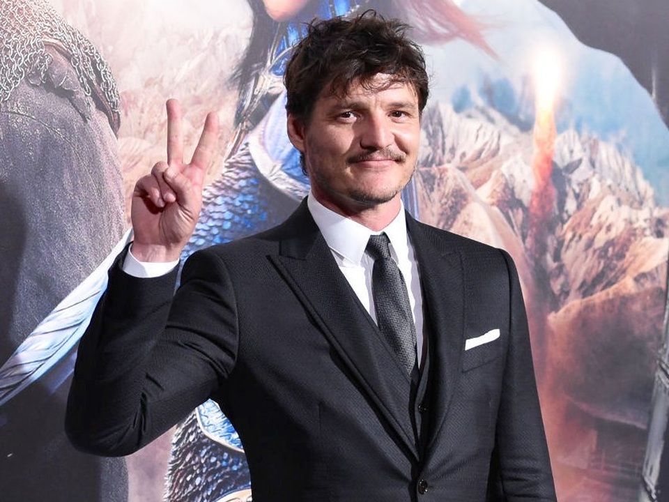 Nam diễn viên Pedro Pascal vừa cùng tài tử Matt Damon xuất hiện trong bộ phim điện ảnh “The Great Wall” (Tử chiến Trường Thành - 2017) và trong loạt phim truyền hình trực tuyến “Narcos”.