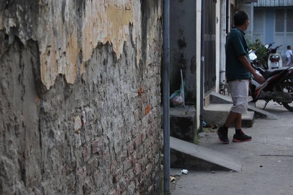 Khu nhà ở Thủ đô nứt toác, nghiêng ngả, chống đỡ bằng khung sắt - 13 Khu nhà ở Thủ đô nứt toác, nghiêng ngả, chống đỡ bằng khung sắt - 13