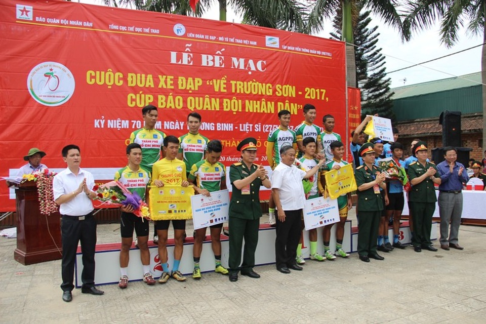 Nhiều phần quà đến với gia đình chính sách, có công trên mảnh “đất thiêng” Quảng Trị - 12 ... và 3 giải đồng đội cho các đơn vị