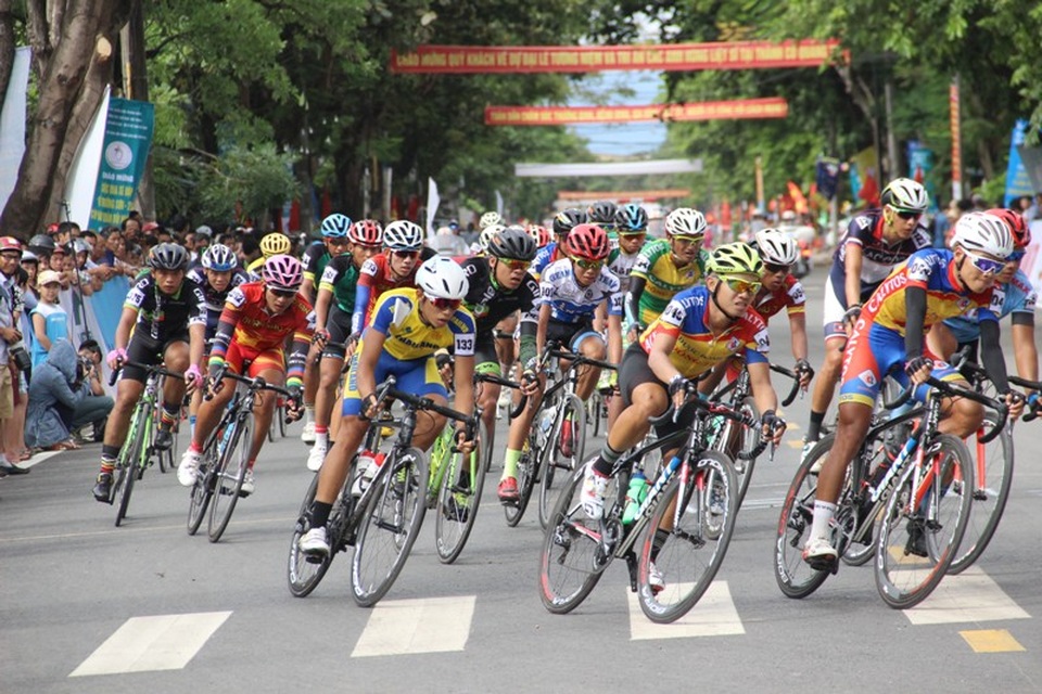 Nhiều phần quà đến với gia đình chính sách, có công trên mảnh “đất thiêng” Quảng Trị - 6 Các VĐV tranh đua quyết liệt từng giây, từng phút