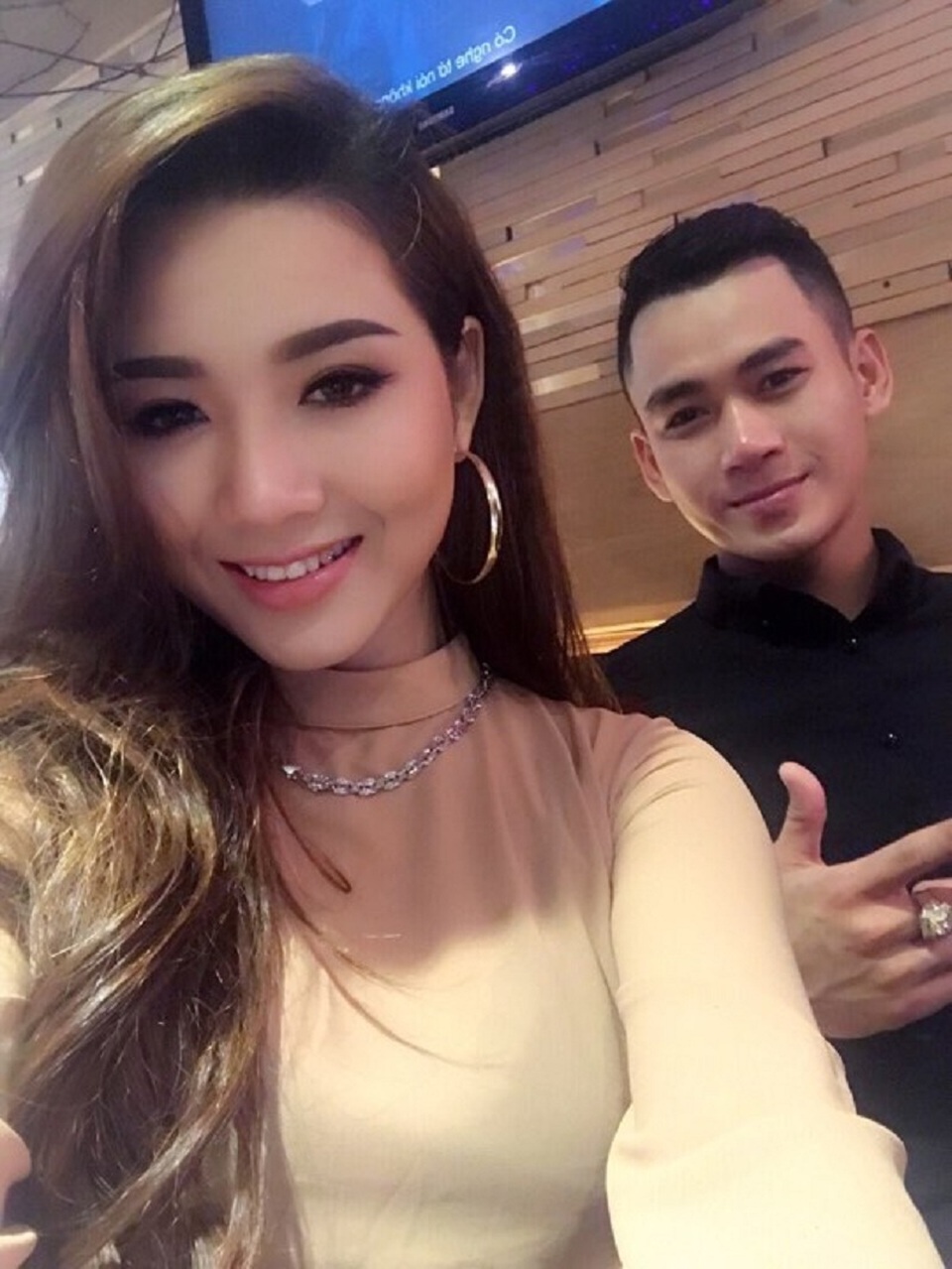 Clip cặp vợ chồng trẻ "chia tài sản chứ không chia tay" hút triệu lượt xem - 1 Cặp vợ chồng trẻ đang được yêu mến trên mạng