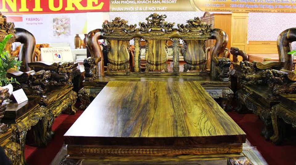 Những bộ bàn ghế tiền tỷ "gây choáng” của đại gia Việt - 2 Bộ bàn ghế có giá lên tới 2, 2 tỷ