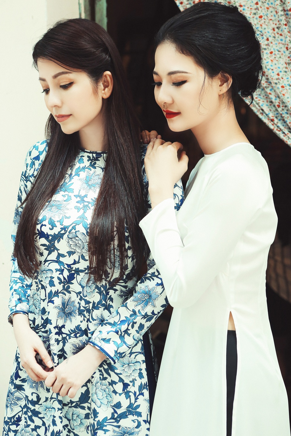 Các mẫu áo dài đều có hoạ tiết nền nã, dịu nhẹ… nhằm khơi gợi lại hình ảnh những phụ nữ Sài Gòn thanh lịch thuở nào.