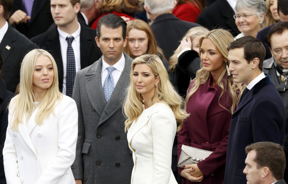 Dàn trai xinh gái đẹp nhà Tổng thống Donald Trump trong ngày tuyên thệ - 6
Tiffany (trái) là con gái của ông Trump với người vợ thứ 2. (Ảnh: Reuters)