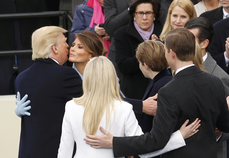 Dàn trai xinh gái đẹp nhà Tổng thống Donald Trump trong ngày tuyên thệ - 11
(Ảnh: Reuters)