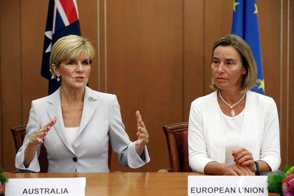 Những "bóng hồng" quyền lực tại diễn đàn ASEAN - 10
Ngoại trưởng Australia Julie Bishop (trái) và Cao ủy phụ trách chính sách đối ngoại của Liên minh châu Âu Federica Mogherini gặp nhau bên lề AMM 50. (Ảnh: Reuters)