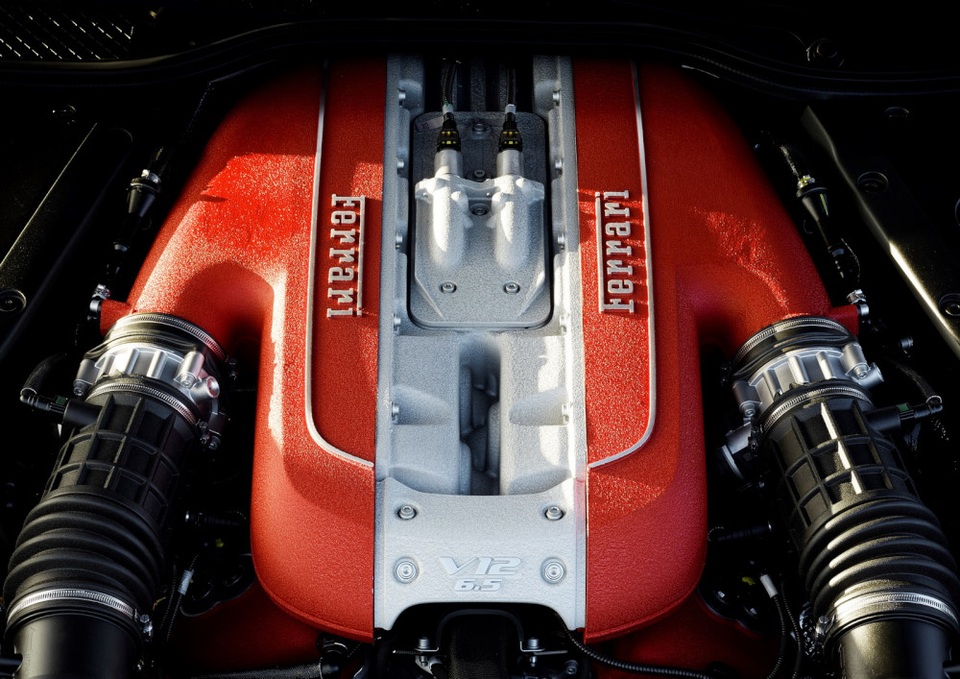 Diện kiến siêu xe mới nhất của Ferrari - 7
Khối động cơ V12 6,5L được đặt giữa xe