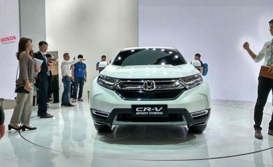 Honda CR-V có thêm bản hybrid - 2
Honda CR-V phiên bản Sport Hybrid tại Triển lãm ô tô Thượng Hải 2017