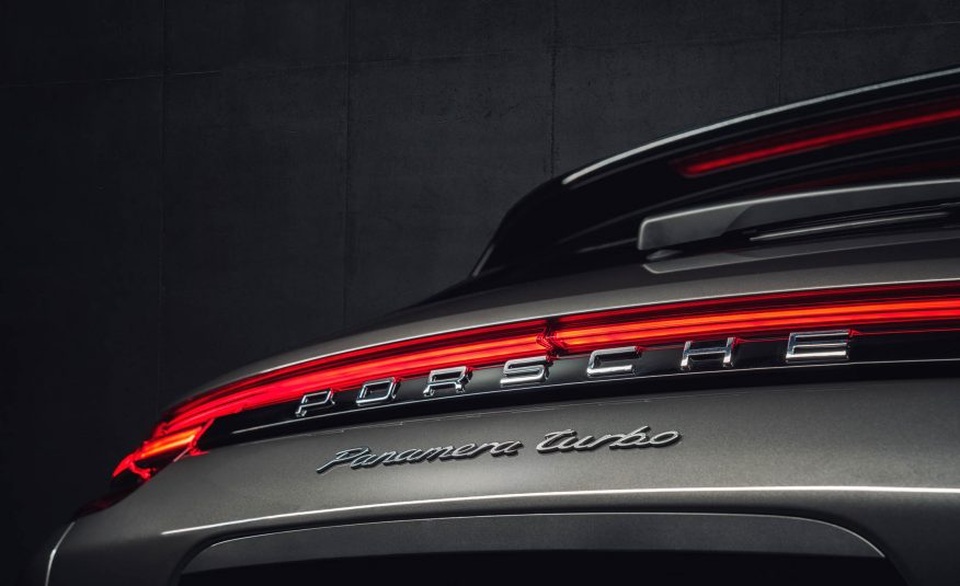 Panamera Sport Turismo 2018 - Xe wagon đầu tiên của Porsche - 10 Panamera Sport Turismo 2018 - Xe wagon đầu tiên của Porsche - 10