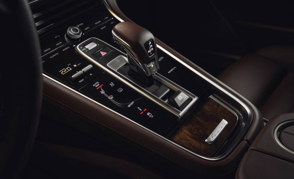 Panamera Sport Turismo 2018 - Xe wagon đầu tiên của Porsche - 15 Panamera Sport Turismo 2018 - Xe wagon đầu tiên của Porsche - 15