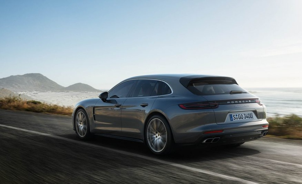 Panamera Sport Turismo 2018 - Xe wagon đầu tiên của Porsche - 3 Panamera Sport Turismo 2018 - Xe wagon đầu tiên của Porsche - 3