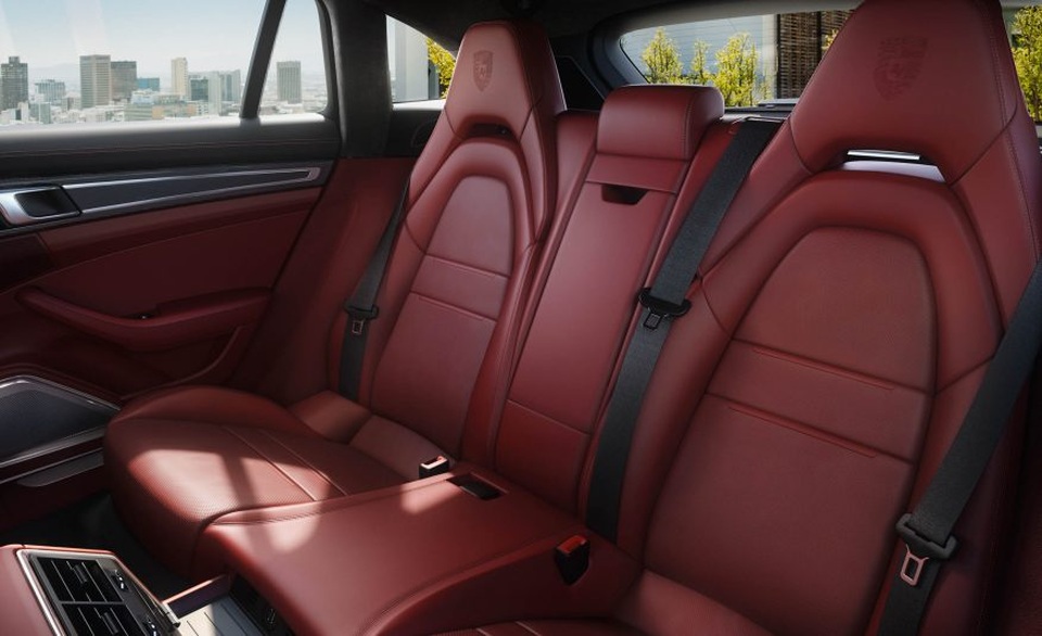 Panamera Sport Turismo 2018 - Xe wagon đầu tiên của Porsche - 22 Panamera Sport Turismo 2018 - Xe wagon đầu tiên của Porsche - 22