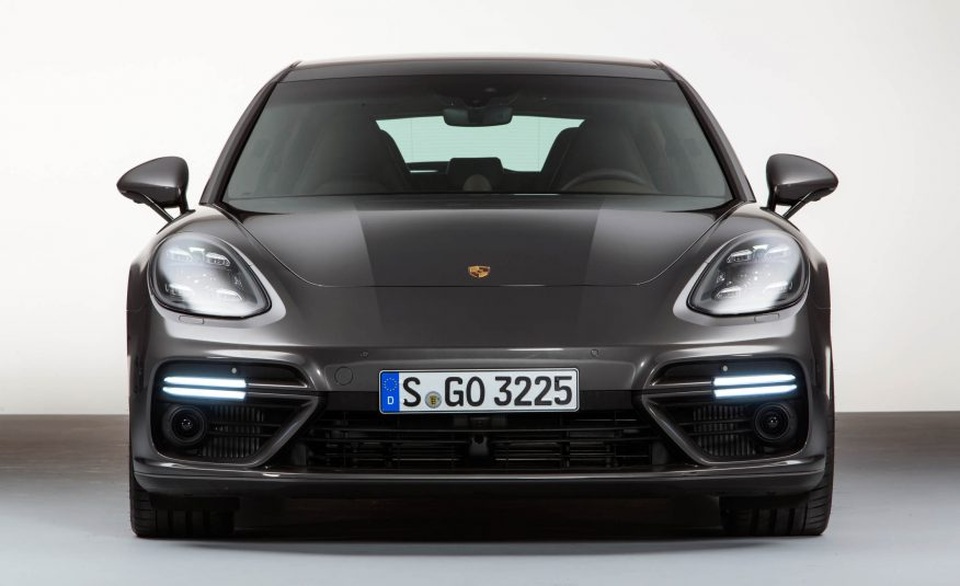 Panamera Sport Turismo 2018 - Xe wagon đầu tiên của Porsche - 6 Panamera Sport Turismo 2018 - Xe wagon đầu tiên của Porsche - 6