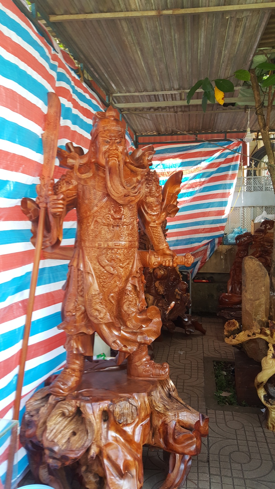 
Tượng Quan Công bằng gỗ giá đúng 100 triệu đồng
