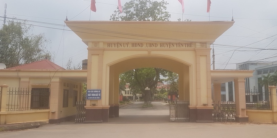 Hàng chục nghìn m2 đất rừng vào sổ đỏ nhà cán bộ, lãnh đạo: Bí thư huyện nói gì? - 3
Sai phạm nghiêm trọng tại huyện Yên Thế ở các trường hợp cấp sổ đỏ cho hàng chục nghìn m2 đất rừng không đúng đối tượng.