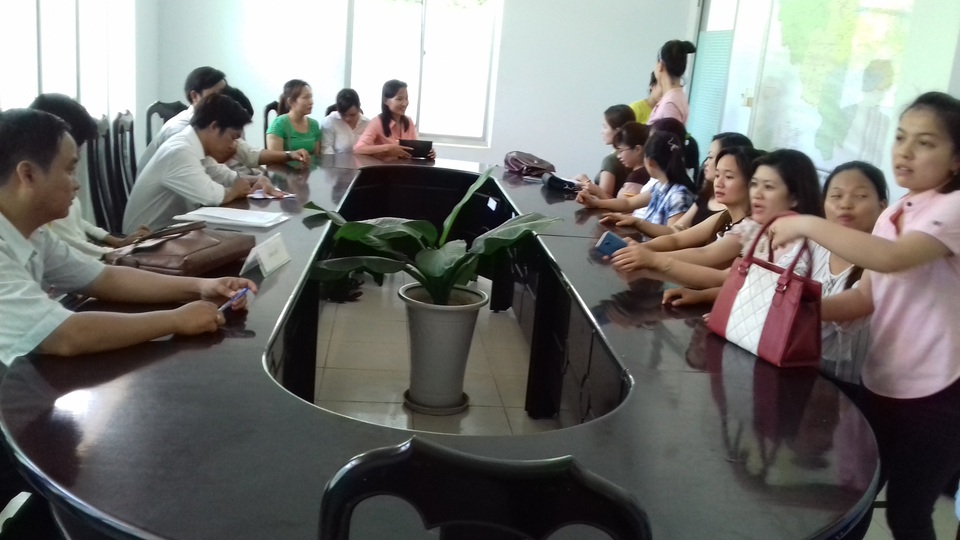 Giáo viên hợp đồng có nguy cơ mất việc: Đang tổ chức phúc khảo - 1 Các giáo viên tại buổi tiếp xúc với lãnh đạo tỉnh ngày 22/5 vừa qua