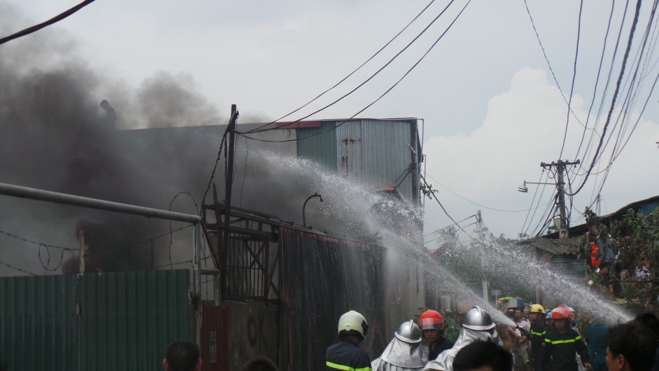 Hà Nội: Cháy lớn tại làng Triều Khúc - 9