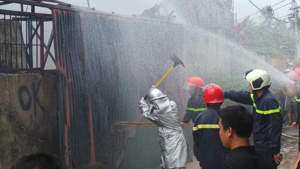 Hà Nội: Cháy lớn tại làng Triều Khúc - 4