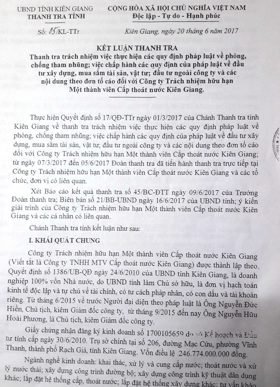 
Dù đã hết hạn giữ các chức vụ tại UBND tỉnh Kiên Giang và chờ nghỉ hưu, nhưng ông Hiền vẫn ký quyết định thăng chức cho 4 cán bộ cấp trưởng phó phòng, một Phó giám đốc công ty và tuyển dụng 13 cán bộ nhân viên mới.
