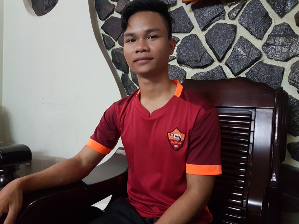 Em Hồ Minh Đức vừa trở về nhà sau kỳ thi THPT để chuẩn bị du học Nga