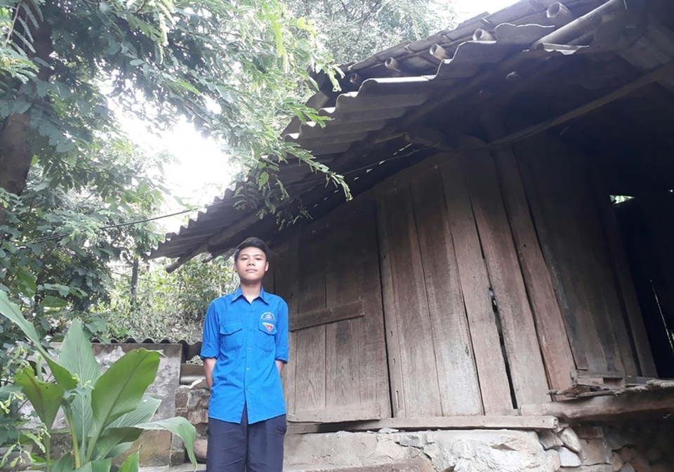 Nam sinh dân tộc Thái giành điểm cao trong kỳ thi THPT quốc gia - 2 Hoàn cảnh gia đình khó khăn, nhưng Phòng đã nỗ lực vượt qua để đạt được thành tích cao trong học tập