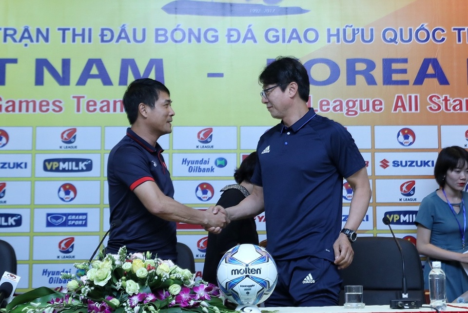 
HLV Hữu Thắng trong buổi họp báo trước trận - Ảnh: Gia Hưng
