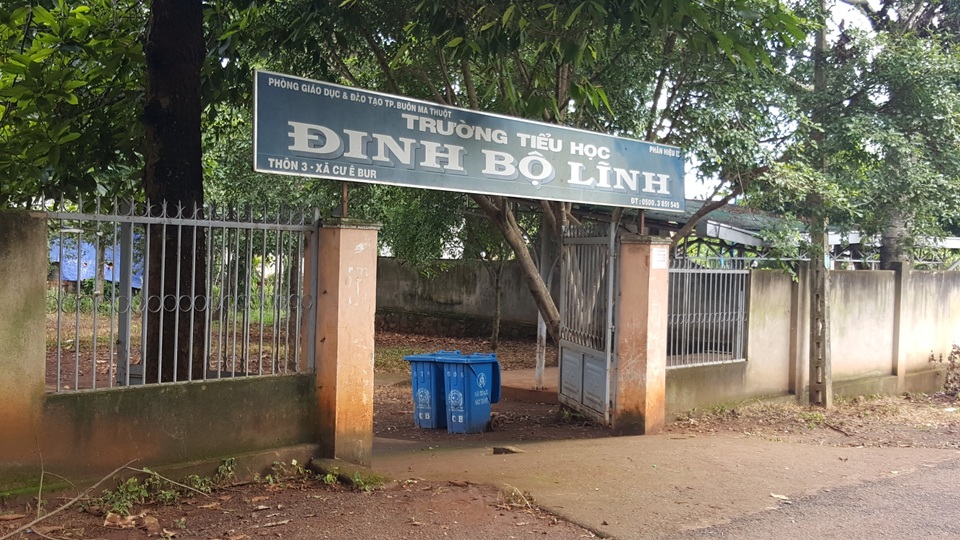 
Phân hiệu 2 trường Tiểu học Đinh Bộ Lĩnh bị phụ huynh phản ánh vì chậm trễ sửa chữa trường
