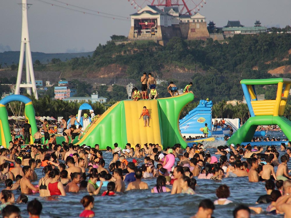 Theo Sở Du lịch Quảng Ninh, dịp nghỉ lễ Quốc khánh năm nay (từ ngày 2 đến 4/9), tổng khách ước đạt 72.000 lượt, trong đó khách quốc tế đạt trên 15.500 lượt (tăng 20% so với cùng kỳ). Ảnh: Vietnamnet