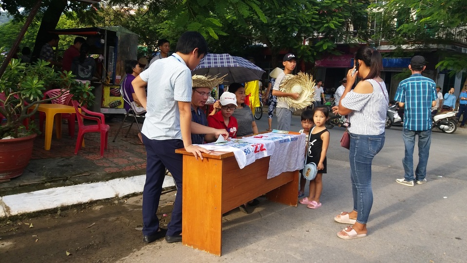 Khán đài đông nghịt người dự Lễ hội chọi trâu Đồ Sơn năm 2017 - 5 Khán đài đông nghịt người dự Lễ hội chọi trâu Đồ Sơn năm 2017 - 5