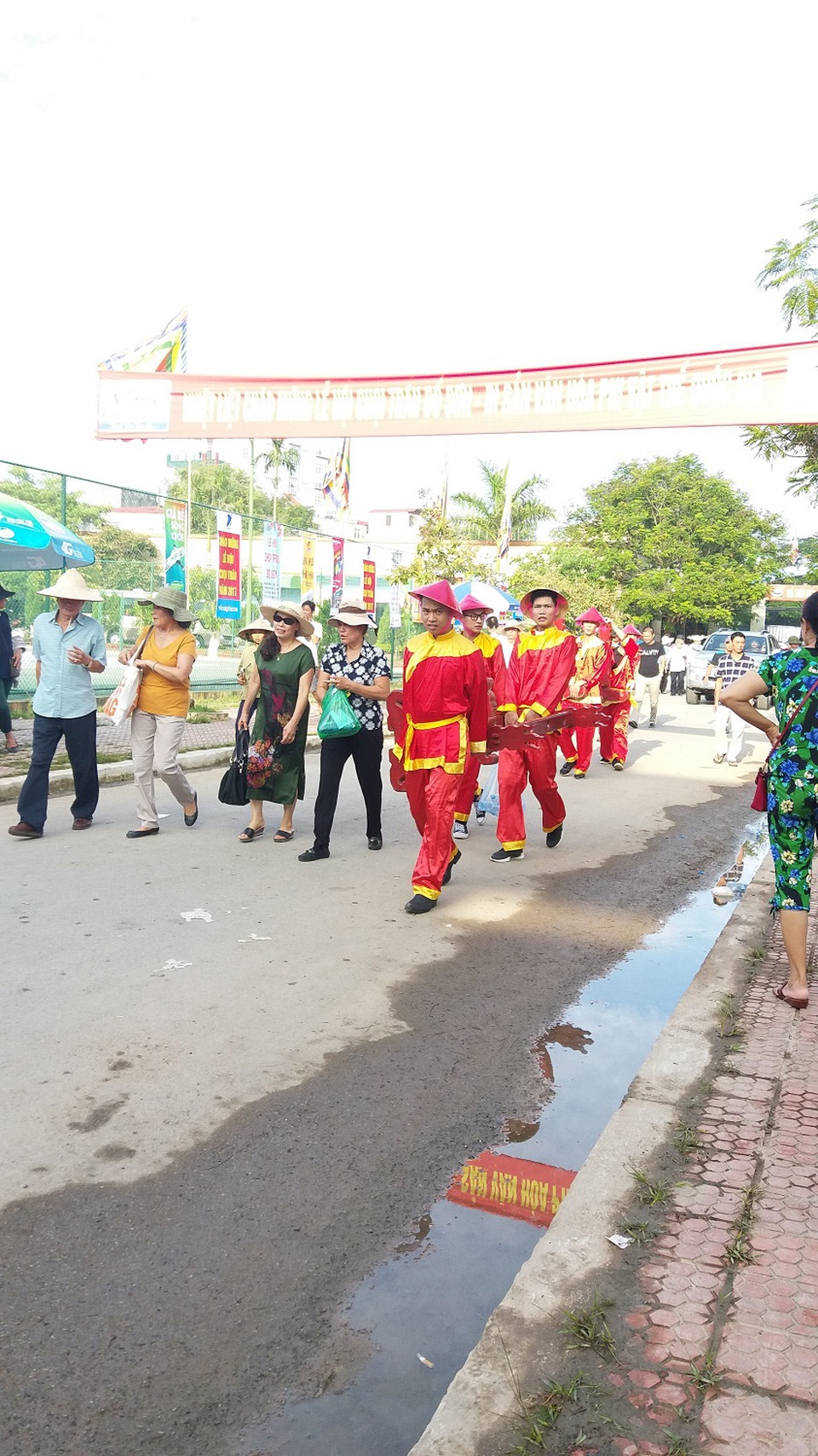 Khán đài đông nghịt người dự Lễ hội chọi trâu Đồ Sơn năm 2017 - 1 Khán đài đông nghịt người dự Lễ hội chọi trâu Đồ Sơn năm 2017 - 1